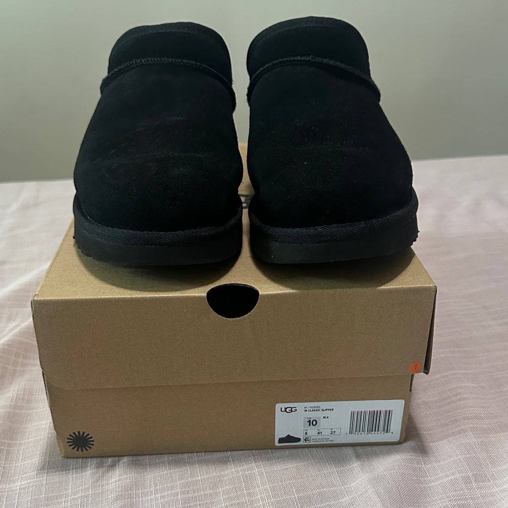 UGG women’s Black Suede Loafers